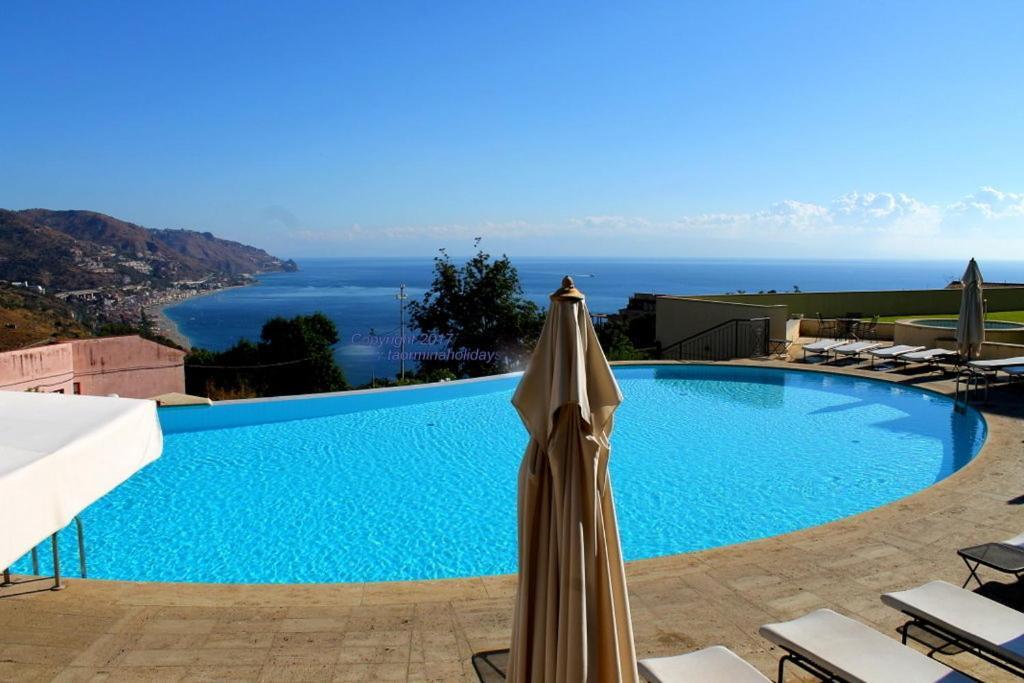 La View By Holidays In Center *